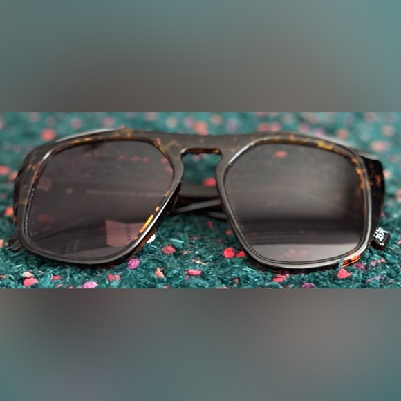 Le Specs Oversized Sunglasses NWT Chic Tortoise Statement Shades main image 10